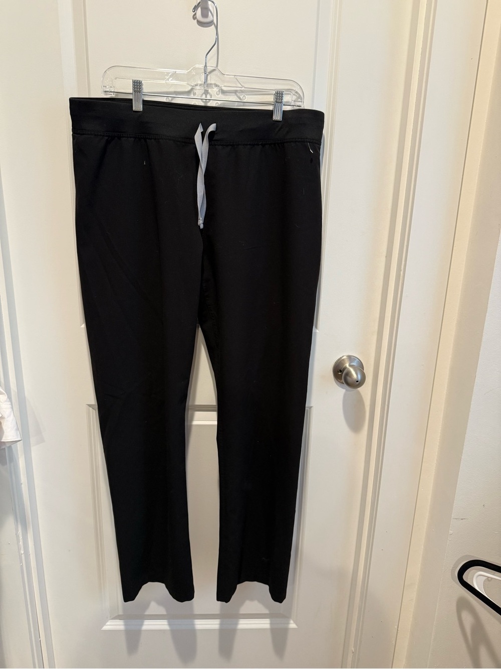 FIGS Women’s Black Scrub Pants with Contrast Drawstring Size Large